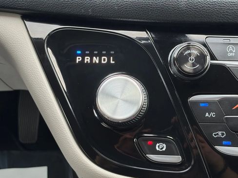 Used 2018 Chrysler Pacifica Touring Plus w/ Tire & Wheel Group image 27