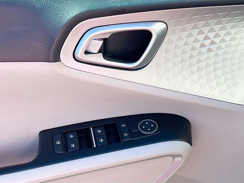 Used 2020 Kia Soul LX image 14