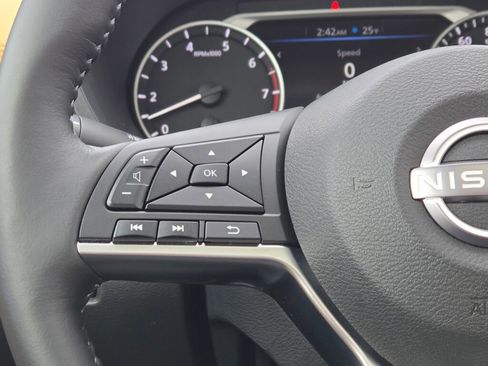 Used 2025 Nissan Sentra SV w/ SV Premium Package image 31