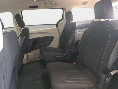 Used 2023 Chrysler Voyager LX FWD image 16