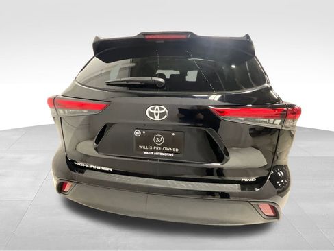 Used 2023 Toyota Highlander L AWD/4WD image 4