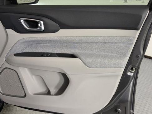 Used 2023 Jeep Compass Latitude image 22