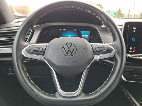 Used 2024 Volkswagen Atlas Cross Sport SE image 17