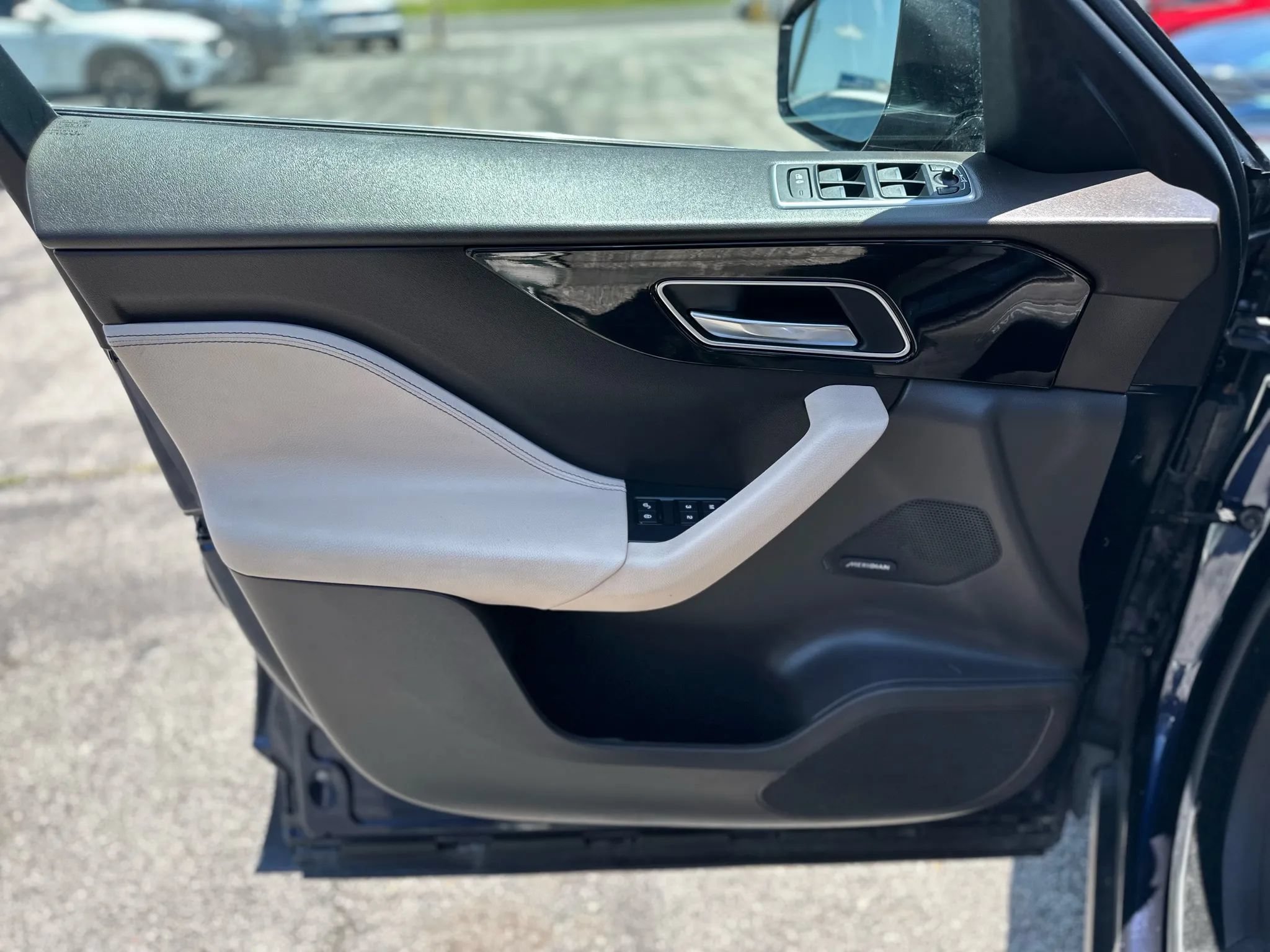 Used 2018 Jaguar F-PACE Prestige AWD/4WD image 19
