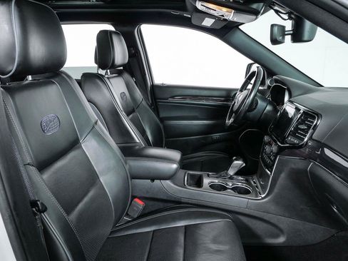 Used 2020 Jeep Grand Cherokee Overland RWD image 23