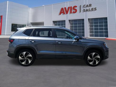 Used 2025 Volkswagen Taos SE AWD/4WD image 7