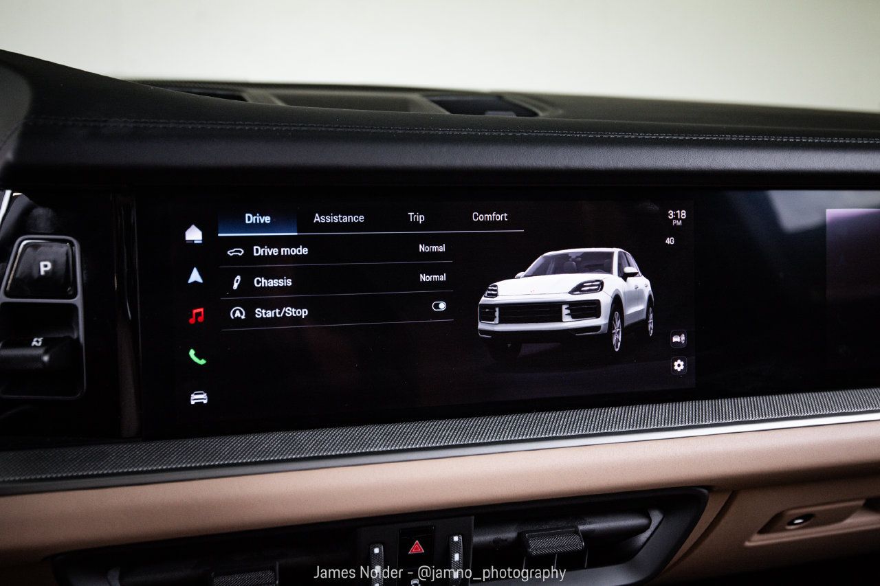 Certified 2026 Porsche Cayenne AWD/4WD image 18