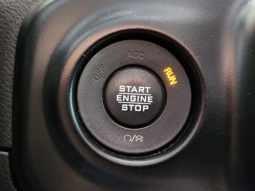Used 2020 Jeep Wrangler Unlimited Sahara AWD/4WD image 12