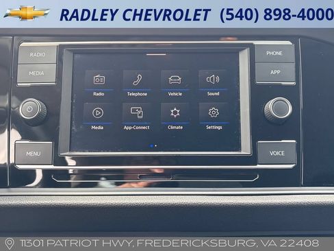 Used 2024 Volkswagen Jetta SE FWD image 16