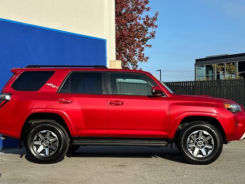 Used 2024 Toyota 4Runner TRD Off-Road image 2