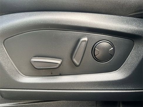 Used 2022 Ford Explorer XLT image 26