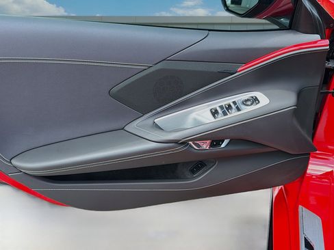 Used 2021 Chevrolet Corvette Stingray Convertible w/ Z51 Performance Package RWD image 18