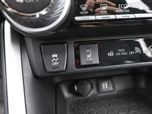 Used 2023 Toyota RAV4 XLE Premium image 27