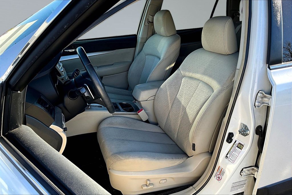Used 2011 Subaru Outback 2.5i Premium AWD/4WD image 21