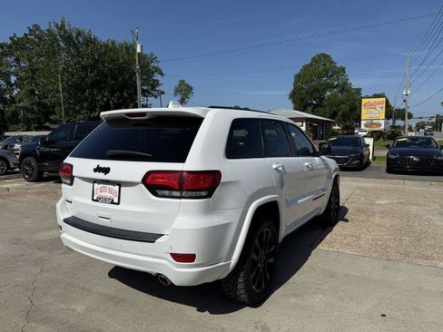 Used 2022 Jeep Grand Cherokee Laredo X AWD/4WD image 5