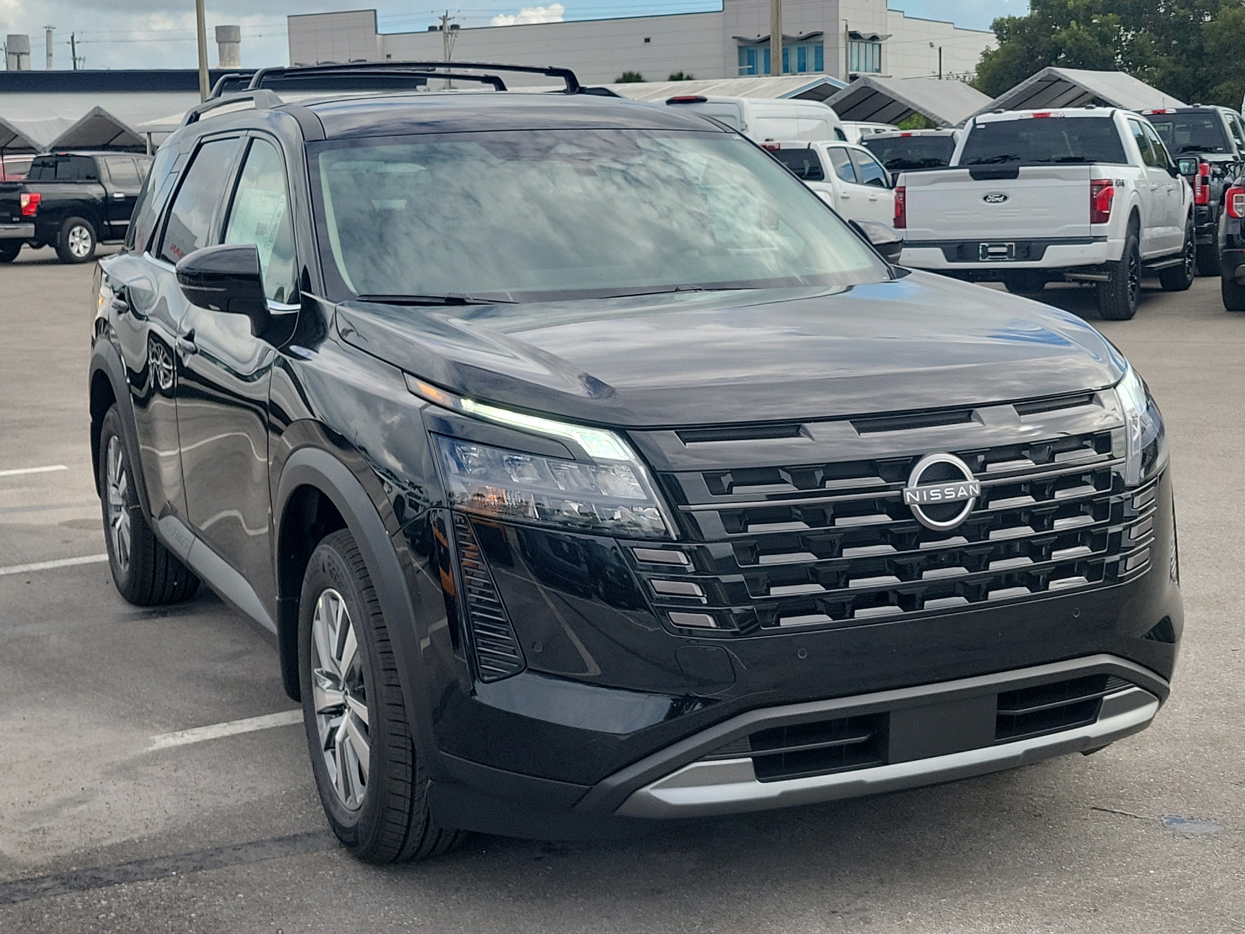 New 2026 Nissan Pathfinder SL FWD image 3