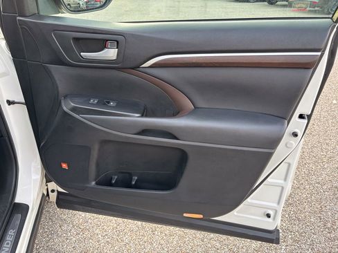 Used 2014 Toyota Highlander Limited image 41