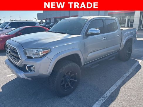 Used 2016 Toyota Tacoma Limited image 11