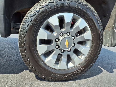 Used 2024 Chevrolet Silverado 2500 LT AWD/4WD image 31