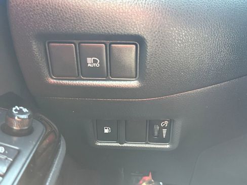 Used 2020 Toyota C-HR XLE FWD image 32
