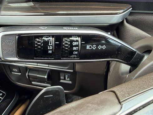 Used 2026 Cadillac Escalade Luxury w/ LPO, Radiant Package AWD/4WD image 42