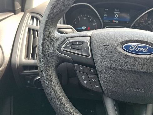 Used 2015 Ford Focus SE FWD image 21