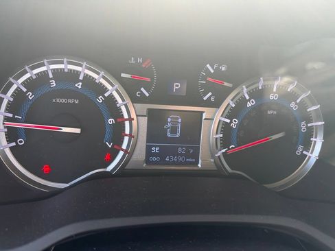 Used 2019 Toyota 4Runner SR5 Premium AWD/4WD image 2