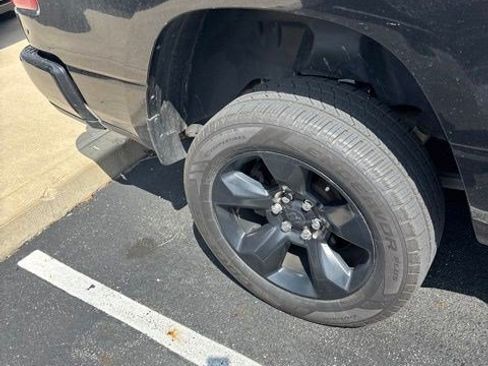 Used 2019 RAM 1500 Big Horn AWD/4WD image 5