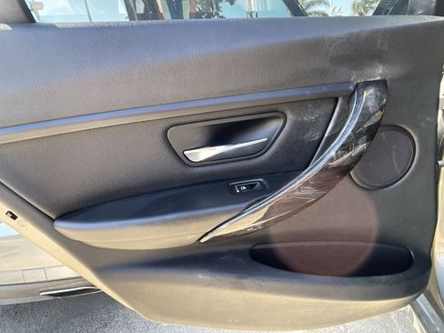 Used 2016 BMW 320i Sedan image 18