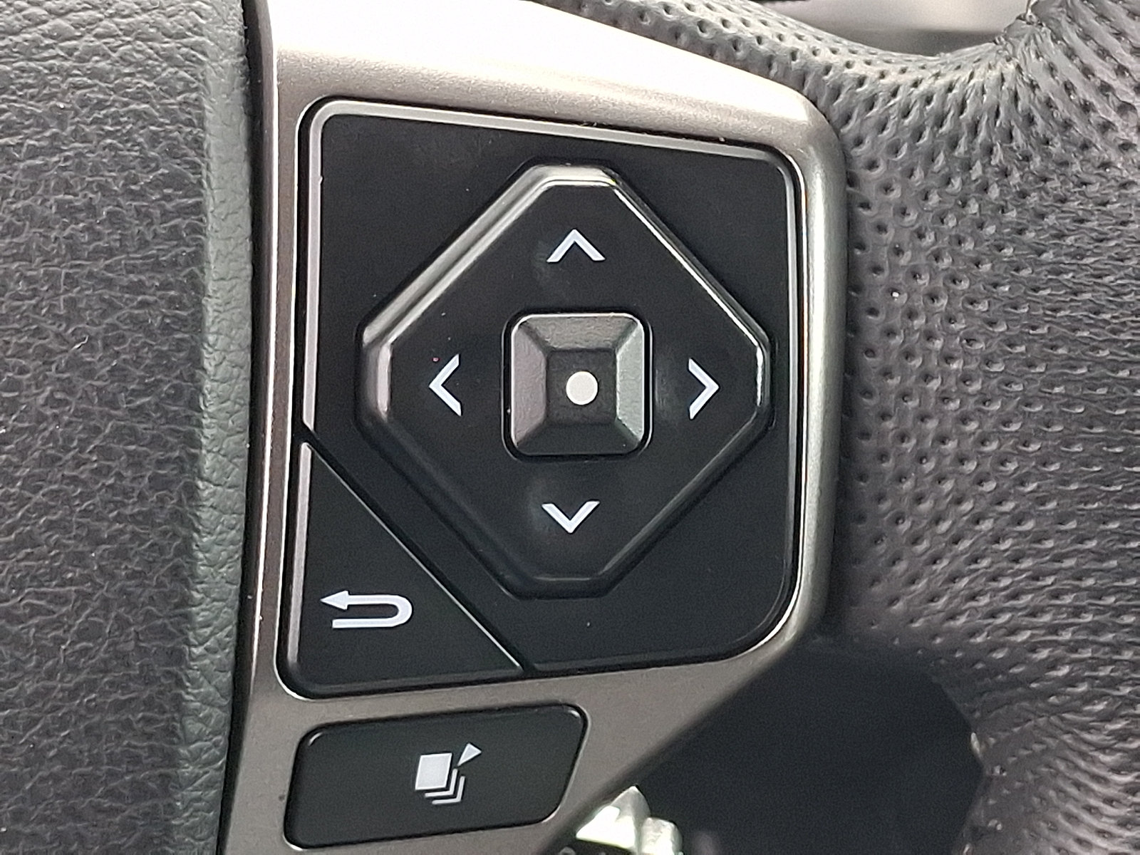 Certified 2022 Toyota Tacoma SR5 AWD/4WD image 22
