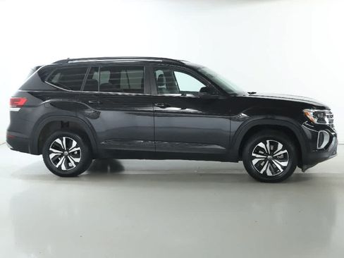 Used 2024 Volkswagen Atlas SE AWD/4WD image 11