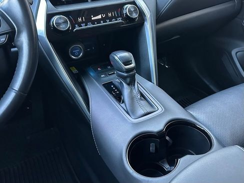 Used 2022 Toyota Venza XLE image 43