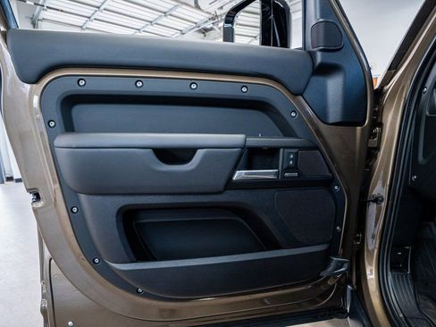 Used 2025 Land Rover Defender 110 X image 34