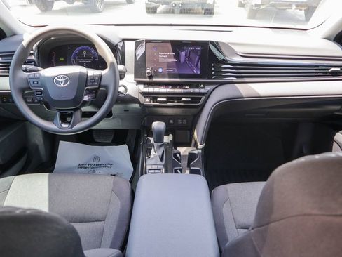 Used 2025 Toyota Camry LE w/ Convenience Package image 7