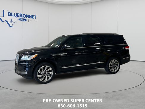 Used 2024 Lincoln Navigator L 4WD image 1