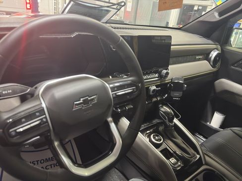 Used 2024 Chevrolet Colorado ZR2 w/ Technology Package AWD/4WD image 6