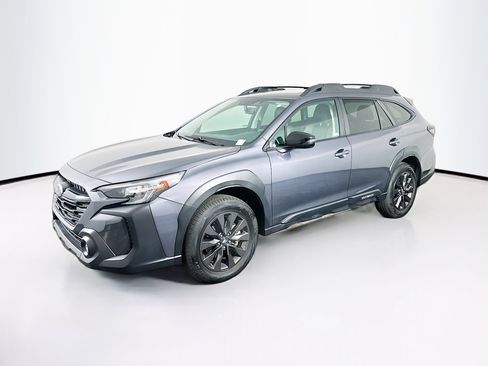 Used 2025 Subaru Outback Onyx Edition image 3