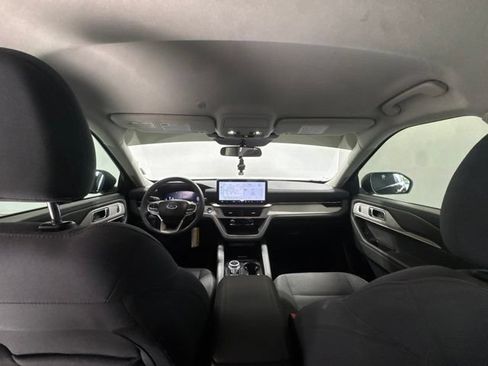 Used 2025 Ford Explorer Active RWD image 18