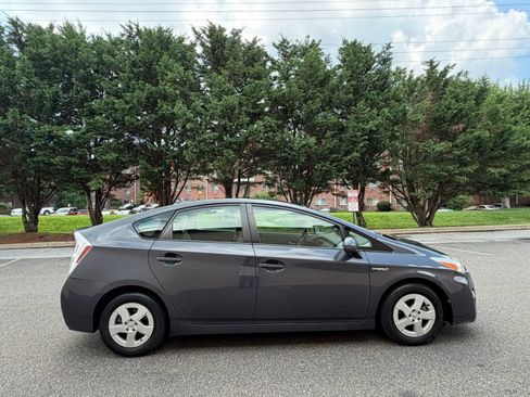 Used 2011 Toyota Prius Three w/ Solar Roof Pkg FWD image 8