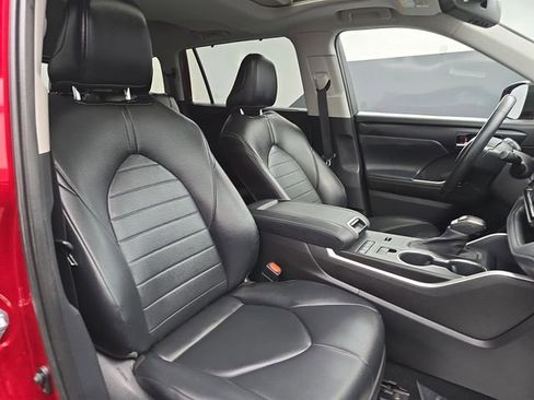 Used 2021 Toyota Highlander XLE image 49