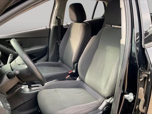 Used 2019 Chevrolet Trax LS w/ Tint and Cruise Package FWD image 9