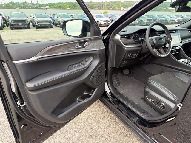 New 2026 Jeep Grand Cherokee Altitude AWD/4WD image 11