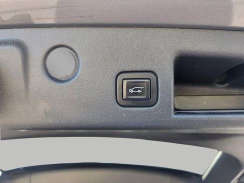 Used 2019 Chevrolet Equinox LT image 10