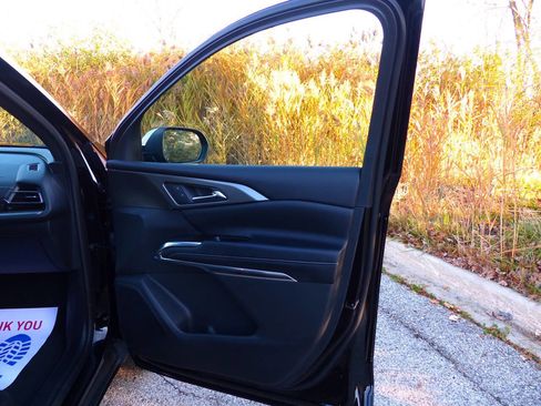 Used 2024 Chevrolet Traverse LT w/ Midnight/Sport Edition image 46