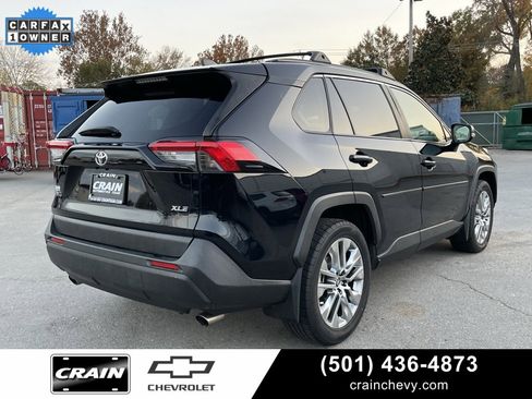 Used 2021 Toyota RAV4 XLE Premium image 8