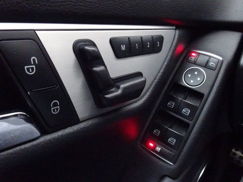 Used 2013 Mercedes-Benz C 300 Sport image 22