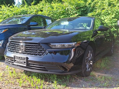 Used 2024 Honda Accord EX image 2
