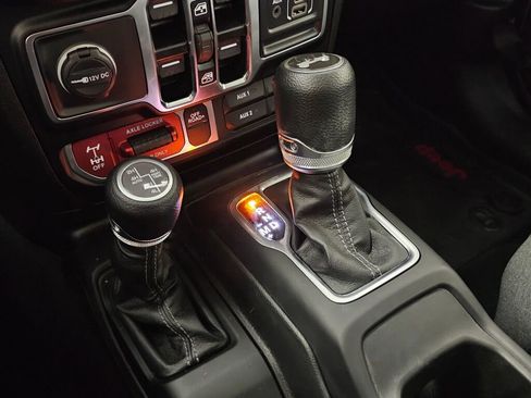 Used 2024 Jeep Wrangler Unlimited image 28