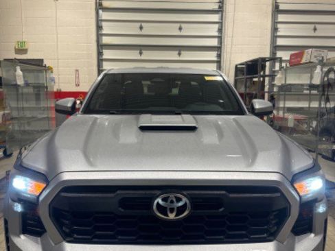 Used 2025 Toyota Tacoma TRD Sport image 1