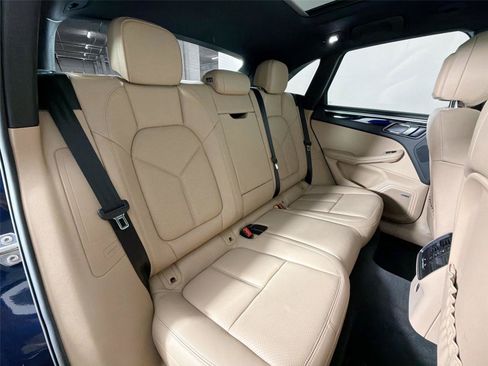 Certified 2023 Porsche Macan S AWD/4WD image 27